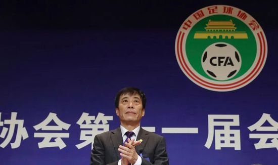现年26岁的比尼亚是乌拉圭国脚左后卫，2021年加盟罗马，共为罗马出场44次。